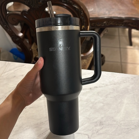 Black 40oz Stanley - Picture 2 of 3